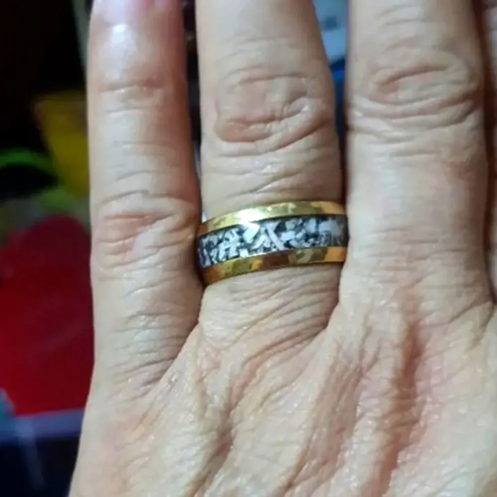 Unisex engagement ring sz 9
